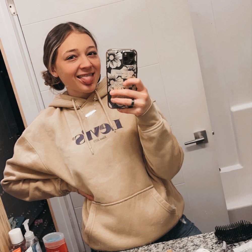 Meet your Posher, Kindra